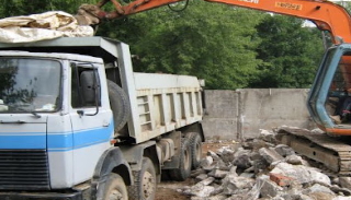 Вывоз строительного мусора с участка в Старом Осколе недорого от 1574 руб. | 2Землекопа-Срк